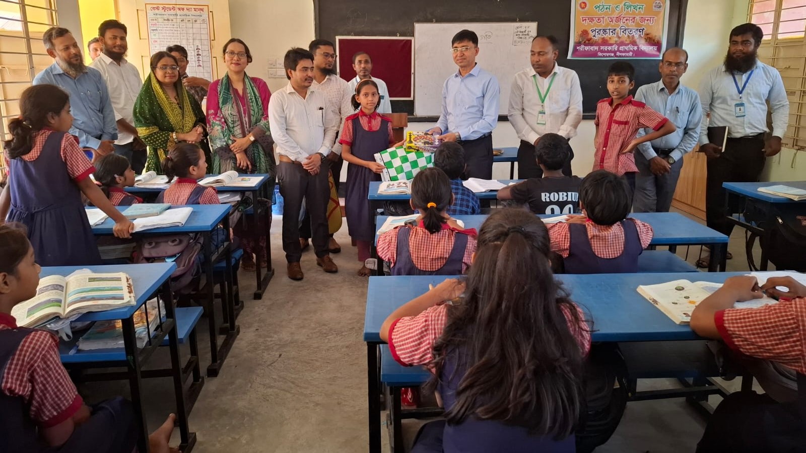 জাতীয় পর্যায়ে শ্রেষ্ঠ প্রধান শিক্ষকের স্কুলে আকস্মিক পরিদর্শনে ডিসি